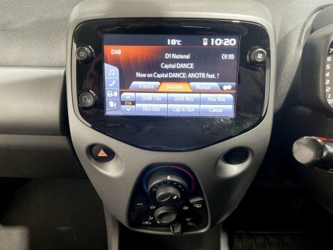 Toyota Aygo 1.0 Vvt I X Play X Shift White #17