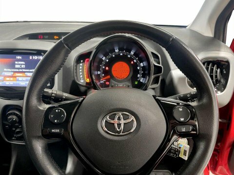 Toyota Aygo 1.0 Vvt I X Play X Shift White #13