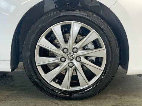 Toyota Yaris Hatchback White #32