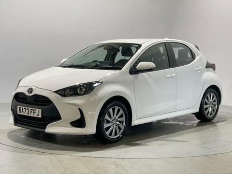 Toyota Yaris Hatchback White #25