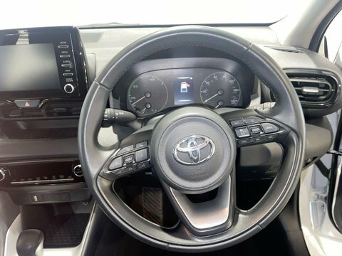 Toyota Yaris Hatchback White #41