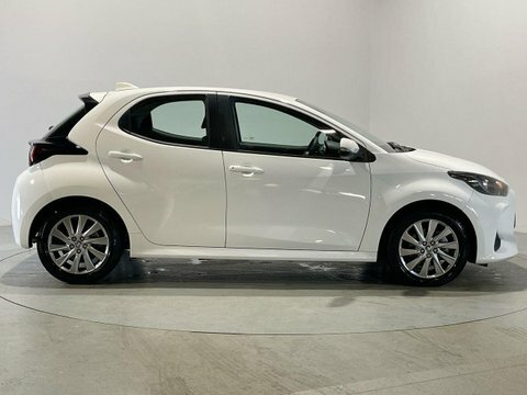 Toyota Yaris Hatchback White #30