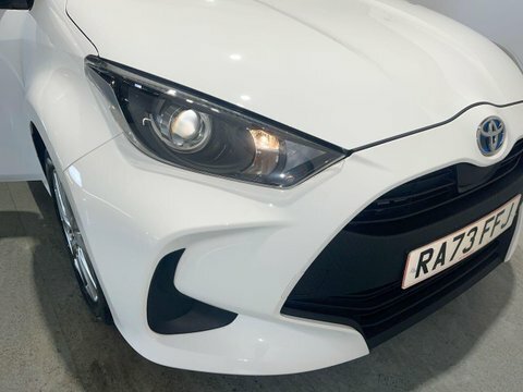 Toyota Yaris Hatchback White #42