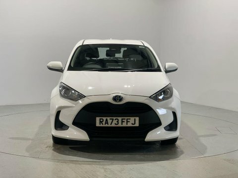 Toyota Yaris Hatchback White #24
