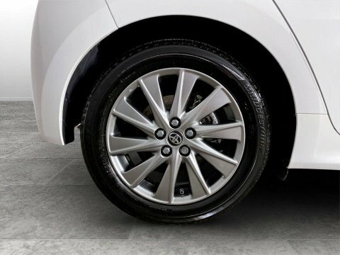 Toyota Yaris Hatchback White #10