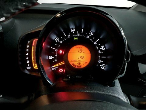 Peugeot 108 1.0 72 Active Red #13