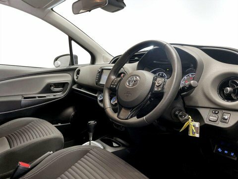 Toyota Yaris Hybrid Dynamic #12