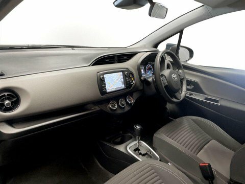 Toyota Yaris Hybrid Dynamic #15