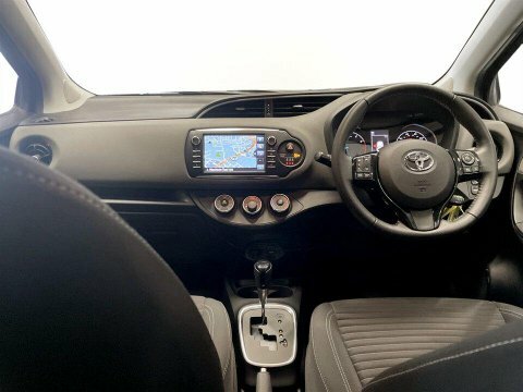 Toyota Yaris Hybrid Dynamic #19