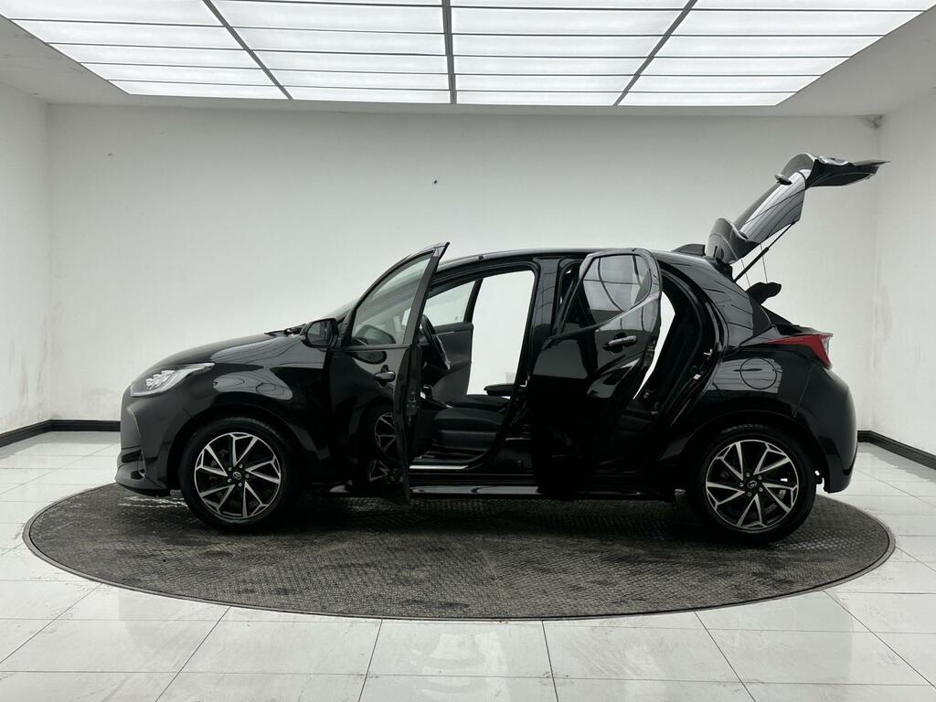 Toyota Yaris 1.5 Vvt-h Design Hatchback Hybrid E-cvt Black #3