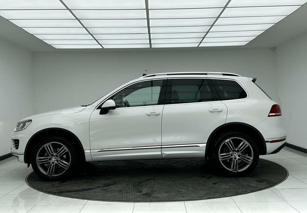 Volkswagen Touareg R-line White #4