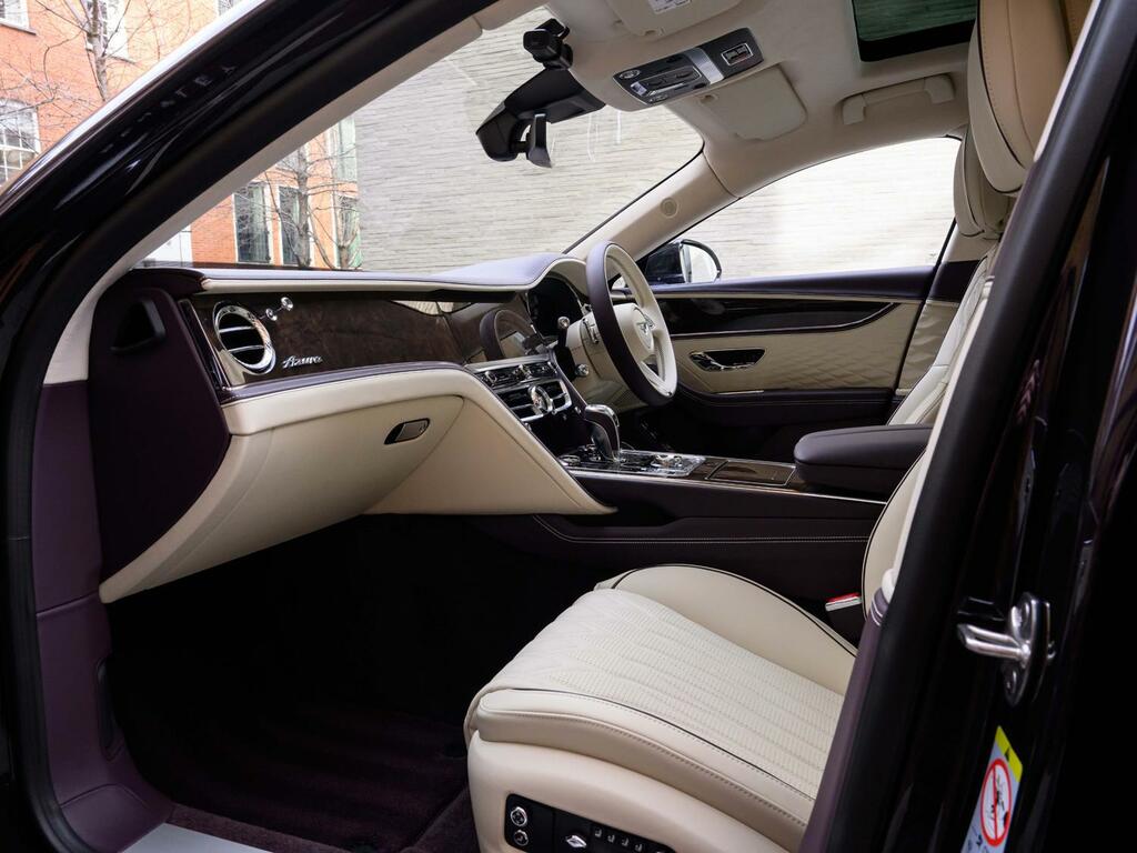 Bentley Flying Spur 4.0 V8 High-performance 25.9Kwh Azure Saloon P #2