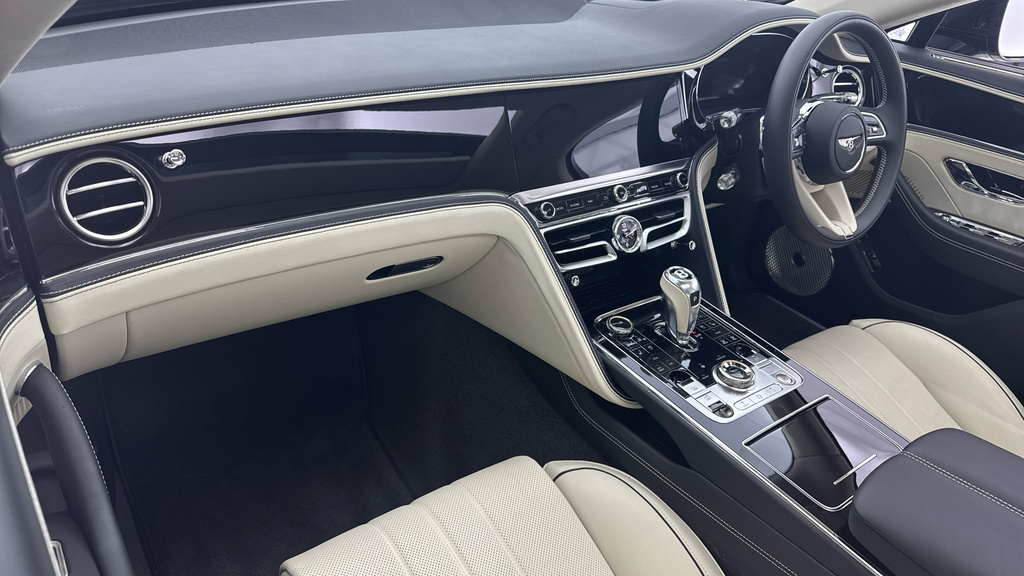 Bentley Flying Spur 4.0 V8 High-performance 25.9Kwh Saloon Blue #4