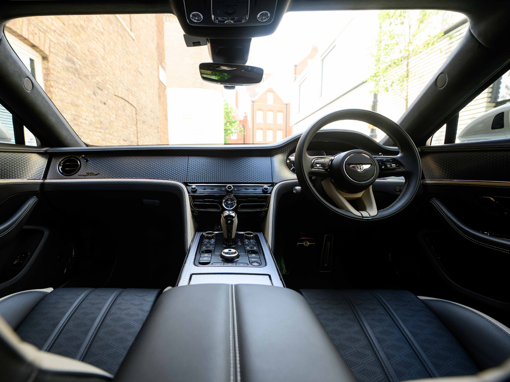Bentley Flying Spur 4.0 V8 Ultra-performance 25.9Kwh Speed Saloon White #4