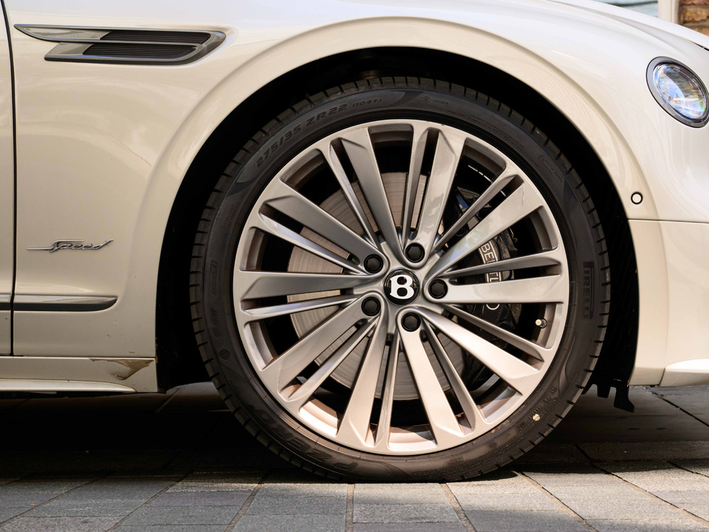 Bentley Flying Spur 4.0 V8 Ultra-performance 25.9Kwh Speed Saloon White #6
