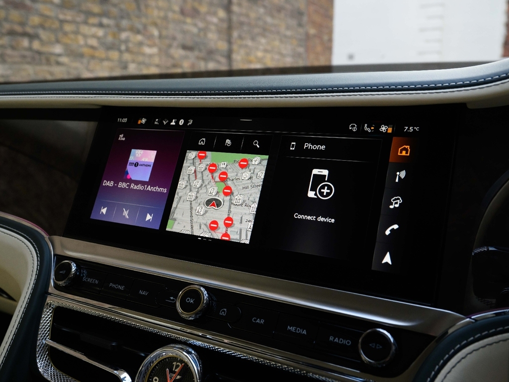 Bentley Flying Spur 4.0 V8 High-performance 25.9Kwh Azure Saloon P Green #6