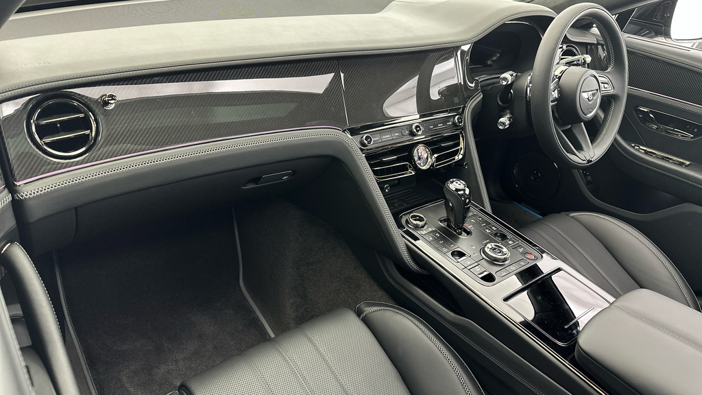 Bentley Flying Spur 4.0 V8 High-performance 25.9Kwh Saloon #4