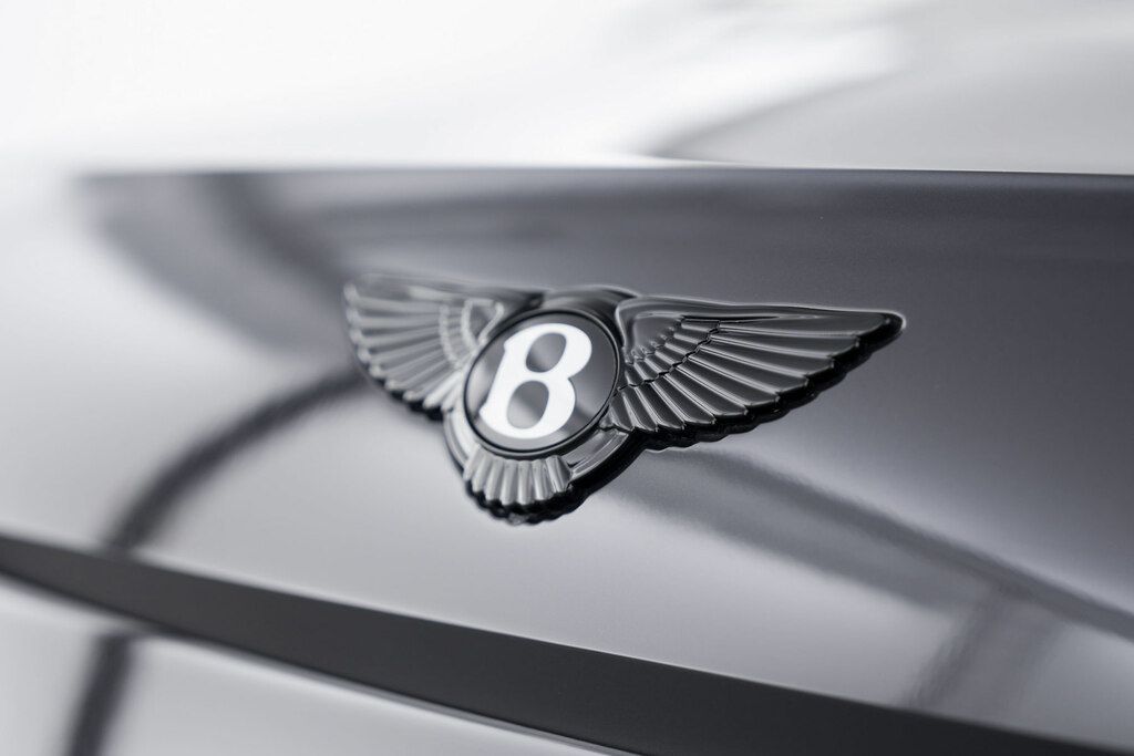 Bentley Flying Spur 4.0 V8 High-performance 25.9Kwh Azure Saloon P  #6