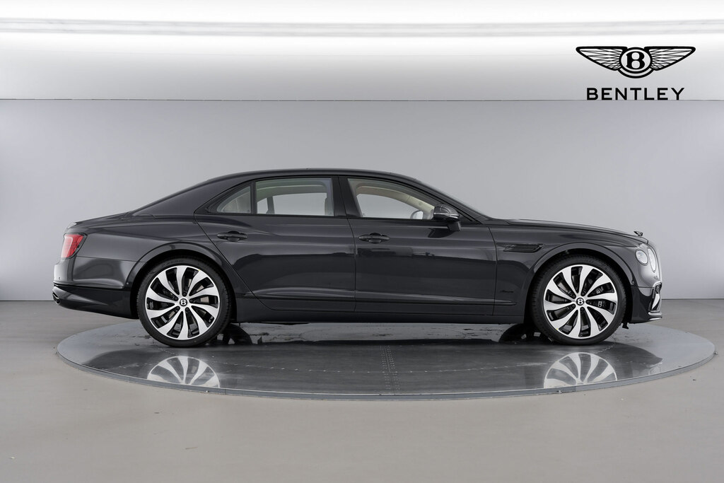 Bentley Flying Spur 4.0 V8 High-performance 25.9Kwh Azure Saloon P  #3