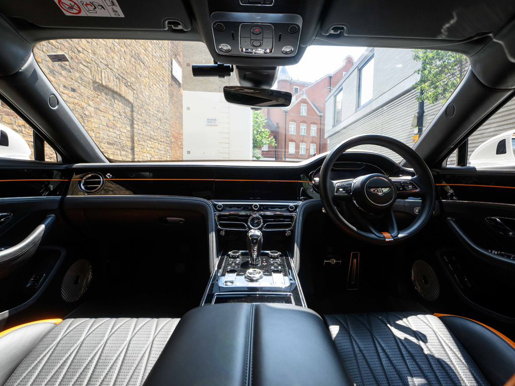 Bentley Flying Spur 3.0 V6 Hybrid Mulliner Driv Spec Tour #46