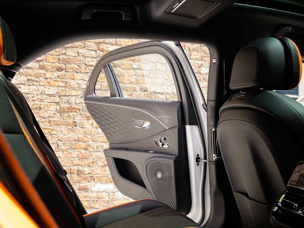 Bentley Flying Spur 3.0 V6 Hybrid Mulliner Driv Spec Tour #30