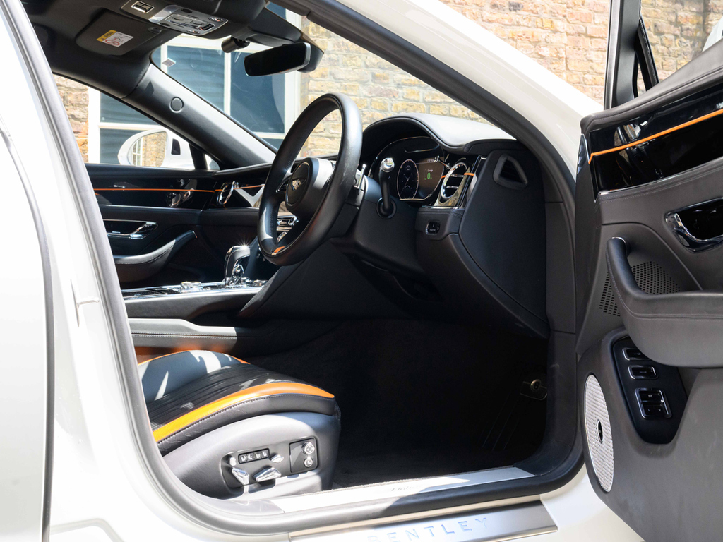 Bentley Flying Spur 3.0 V6 Hybrid Mulliner Driv Spec Tour #22