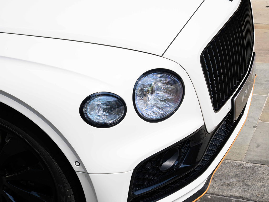 Bentley Flying Spur 3.0 V6 Hybrid Mulliner Driv Spec Tour #7