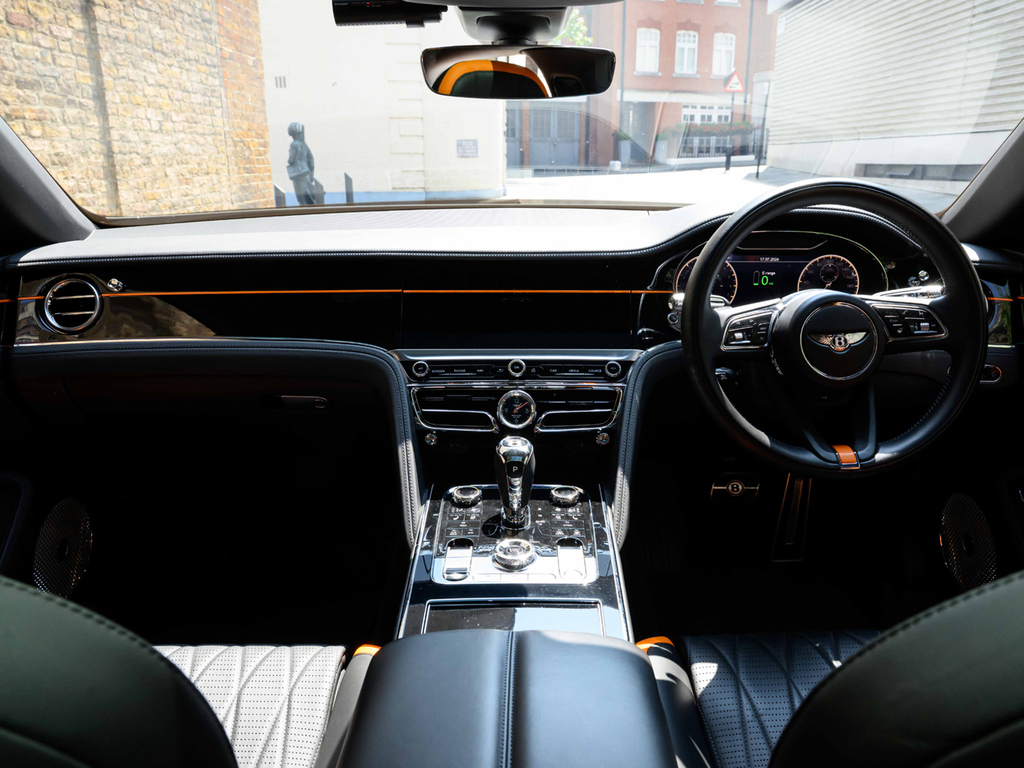 Bentley Flying Spur 3.0 V6 Hybrid Mulliner Driv Spec Tour #51