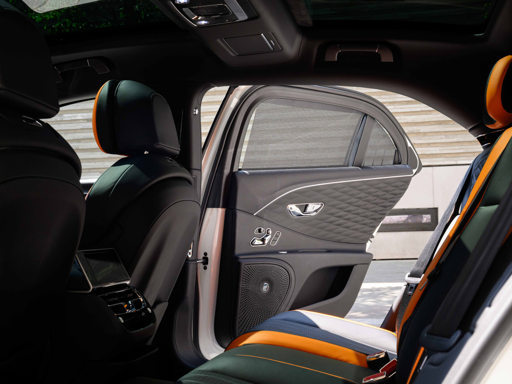 Bentley Flying Spur 3.0 V6 Hybrid Mulliner Driv Spec Tour #32