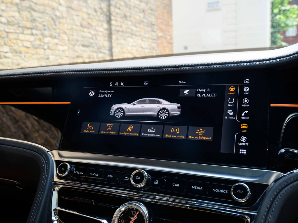 Bentley Flying Spur 3.0 V6 Hybrid Mulliner Driv Spec Tour #34