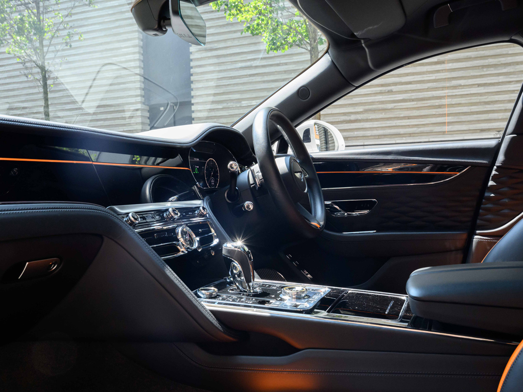 Bentley Flying Spur 3.0 V6 Hybrid Mulliner Driv Spec Tour #20