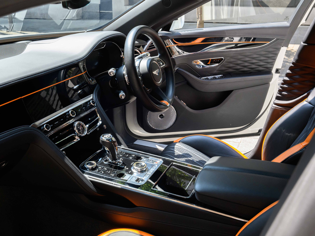 Bentley Flying Spur 3.0 V6 Hybrid Mulliner Driv Spec Tour #48