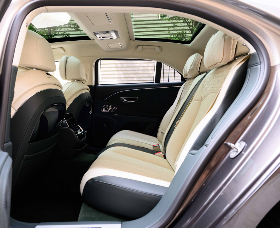 Bentley Flying Spur 4.0 V8 Hybrid Speed First Edition Saloon ST74OKL Blue #12