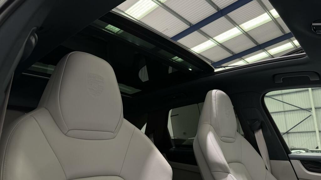 Porsche Cayenne 3.0 V6 E-hybrid 17.9Kwh Platinum Edition Suv P VN23YRS Blue #4