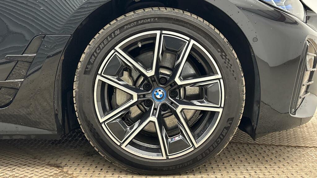 BMW i4 M Sport Black #4