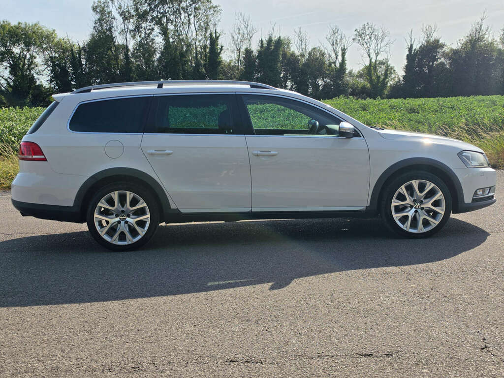Volkswagen Passat Alltrack 2.0 Tsi Bluemotion Tech Alltrack Dsg 4Motion Euro White