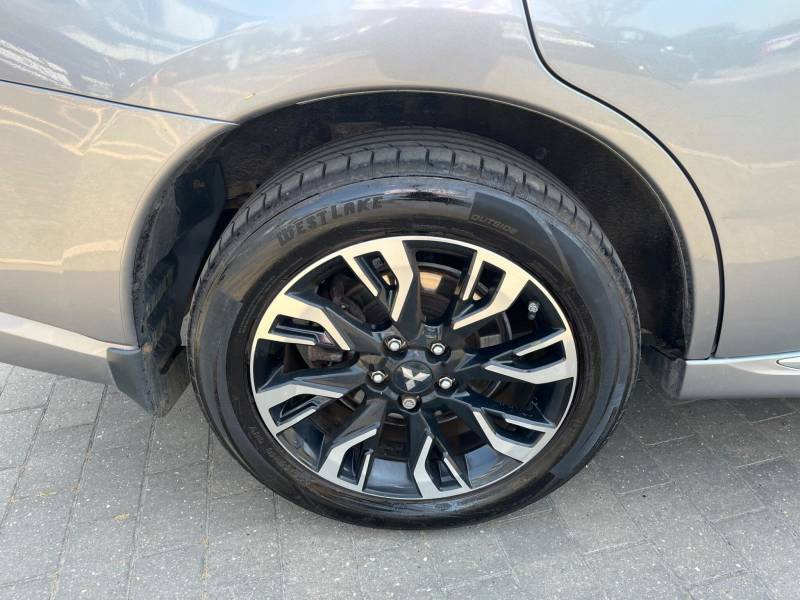 Mitsubishi Outlander 2.0H 12Kwh 4H Suv Plug-in Hybrid Cvt 4W Silver #40