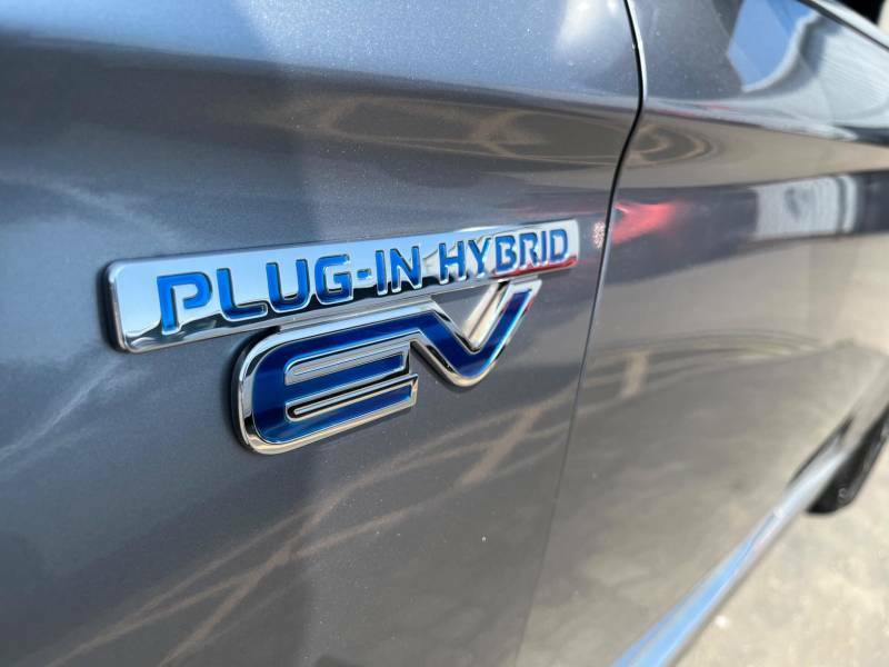 Mitsubishi Outlander 2.0H 12Kwh 4H Suv Plug-in Hybrid Cvt 4W Silver #31