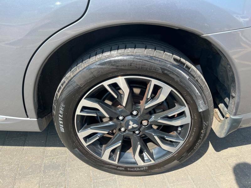 Mitsubishi Outlander 2.0H 12Kwh 4H Suv Plug-in Hybrid Cvt 4W Silver #39