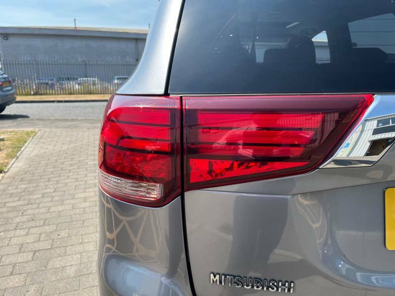 Mitsubishi Outlander 2.0H 12Kwh 4H Suv Plug-in Hybrid Cvt 4W Silver #28