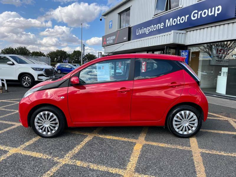 Toyota Aygo 1.0 Vvt-i X-play Red #5