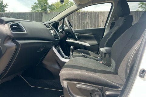 Suzuki SX4 S Cross 2019 69 Sz-t White #3
