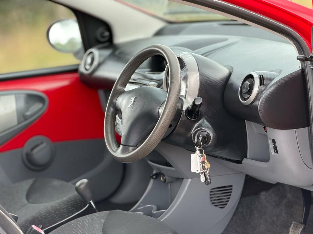 Peugeot 107 1.0 Urban Red #11