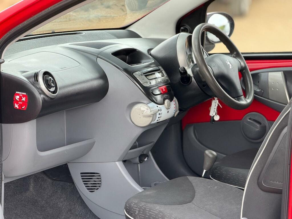 Peugeot 107 1.0 Urban Red #9