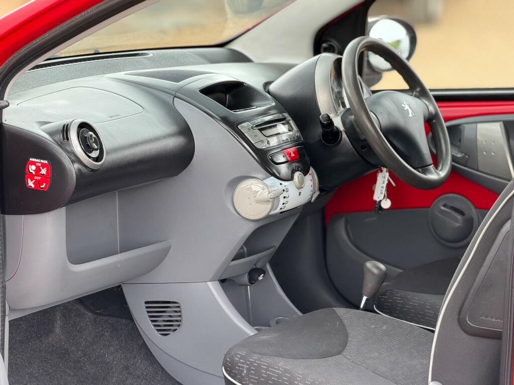 Peugeot 107 1.0 Urban Red #18