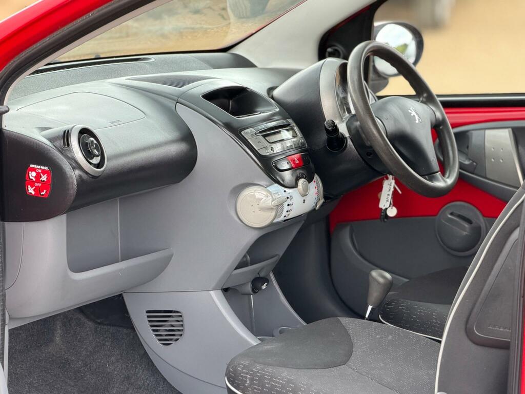 Peugeot 107 1.0 12V Urban 2 Tronic Euro 4 Red #6