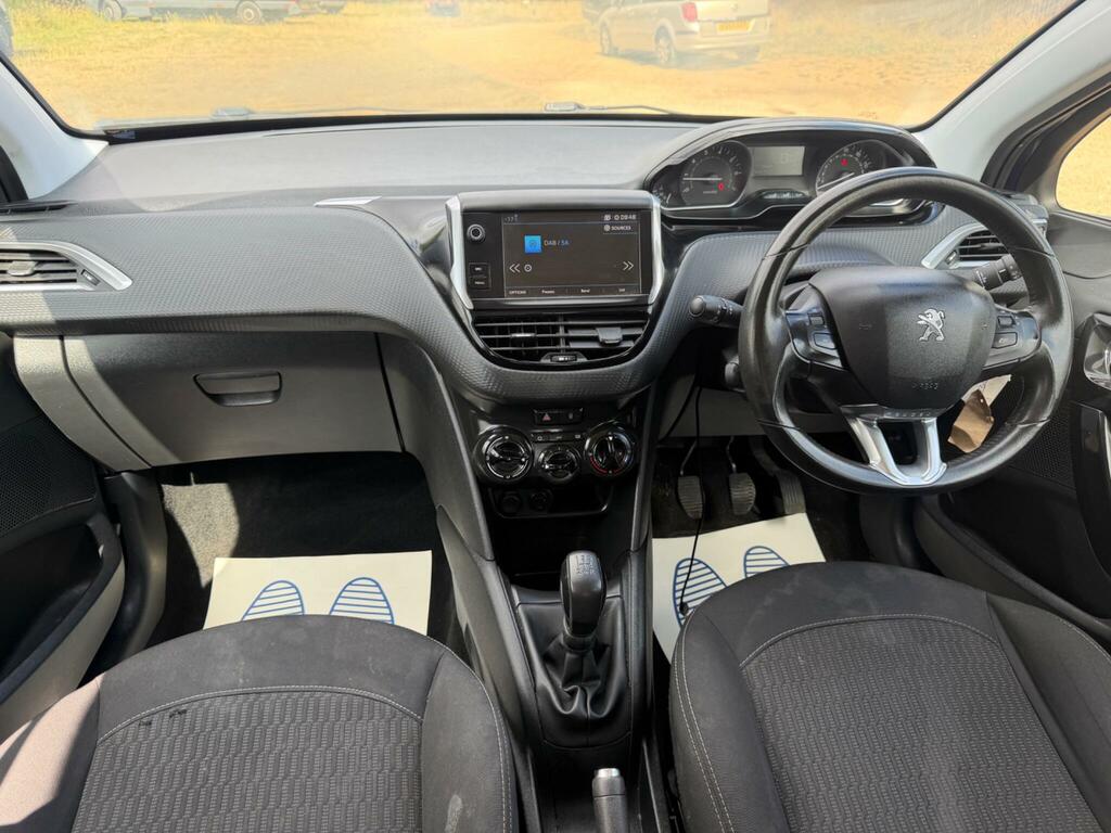 Peugeot 208 1.2 Puretech Black Edition Euro 6 White #21