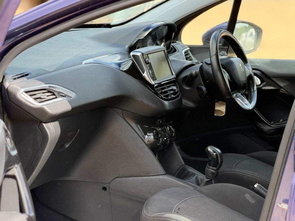Peugeot 208 1.2 Puretech Black Edition Euro 6 White #7