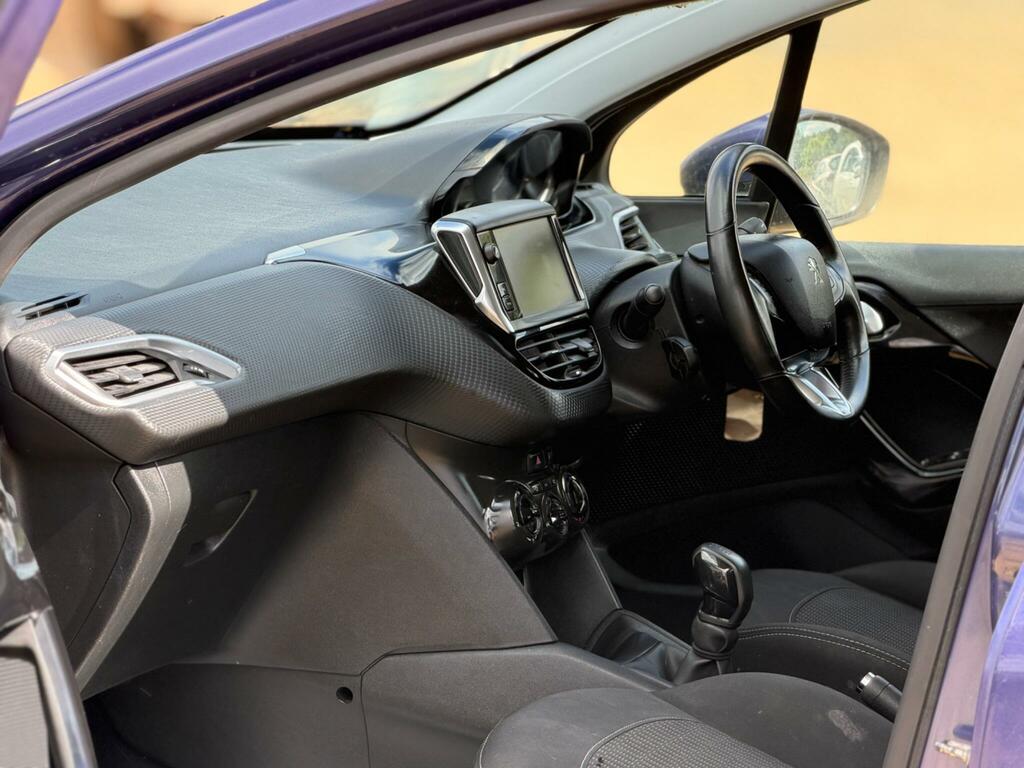 Peugeot 208 1.2 Puretech Black Edition Euro 6 White #22