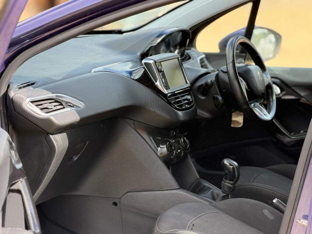 Peugeot 208 1.2 Puretech Black Edition Euro 6 White #17